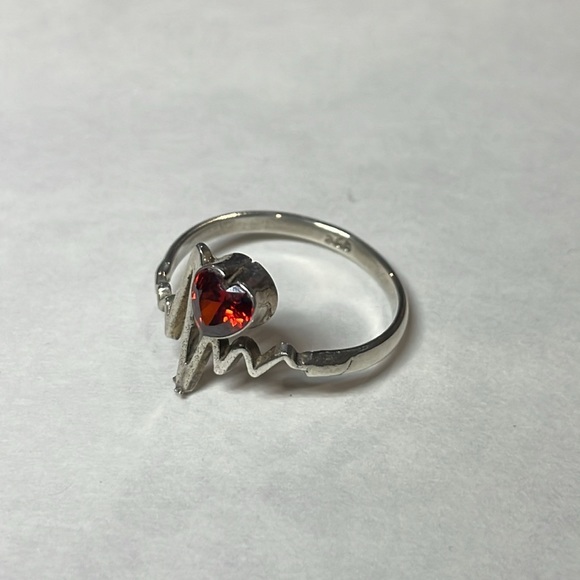 Heart pulse and red stone heart shapped ring - Picture 1 of 3